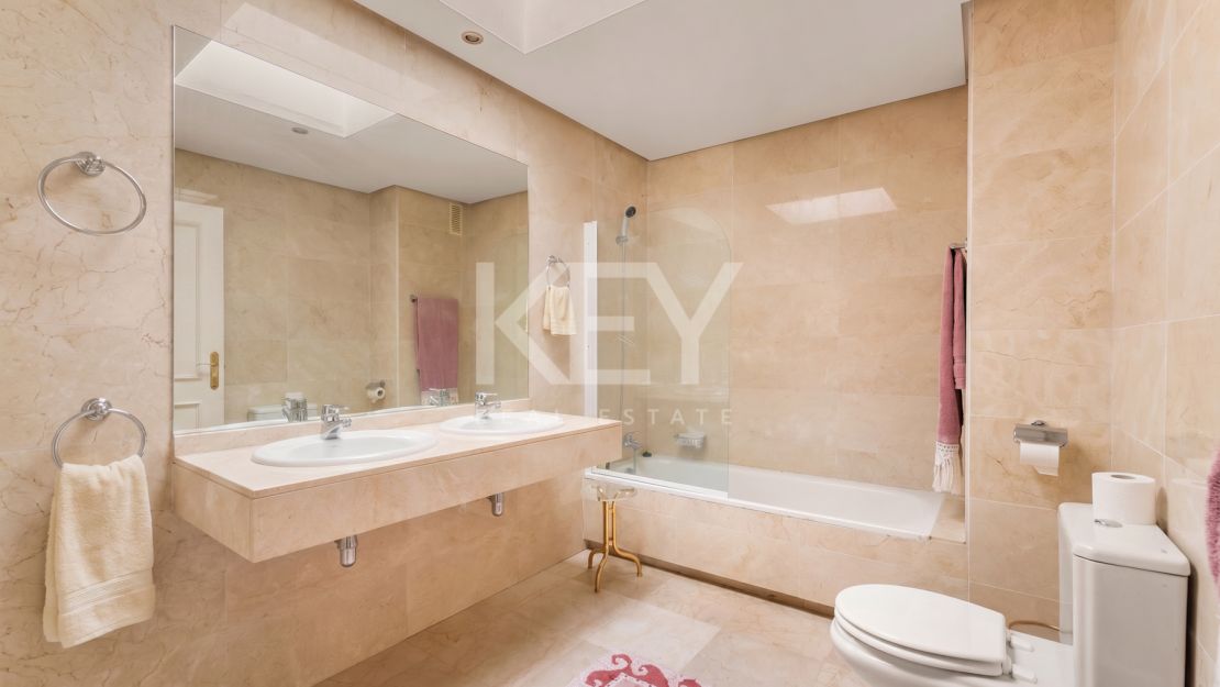 Duplex penthouse for sale in Guadalmina Baja, Marbella