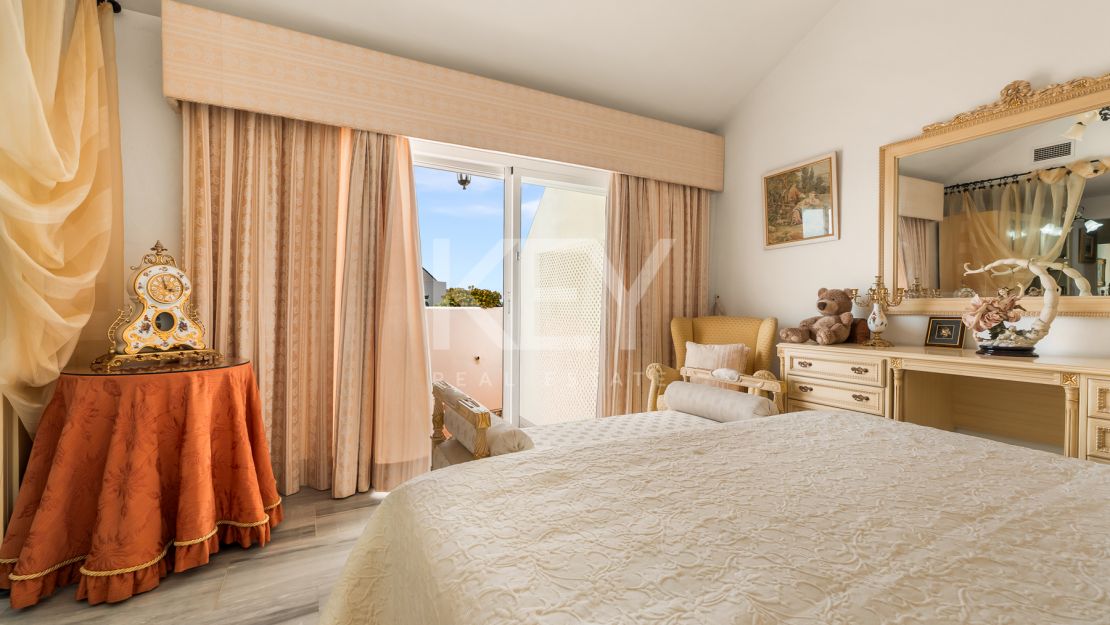 Duplex penthouse for sale in Guadalmina Baja, Marbella