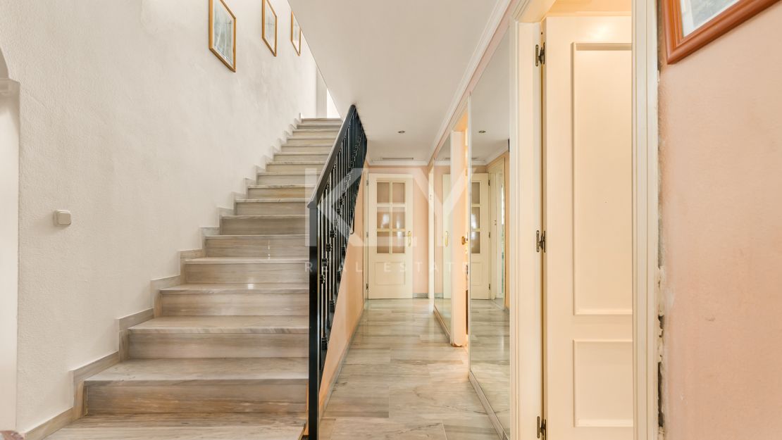 Duplex penthouse for sale in Guadalmina Baja, Marbella