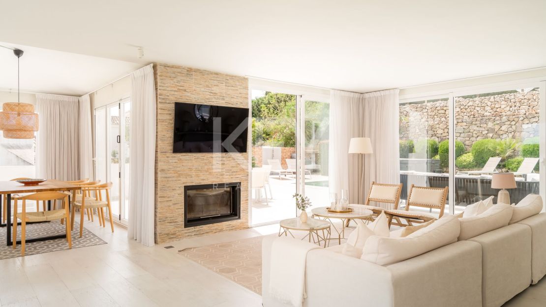 Elegant 5-Bedroom Villa with Sea Views for Sale in Nueva Andalucía, Marbella