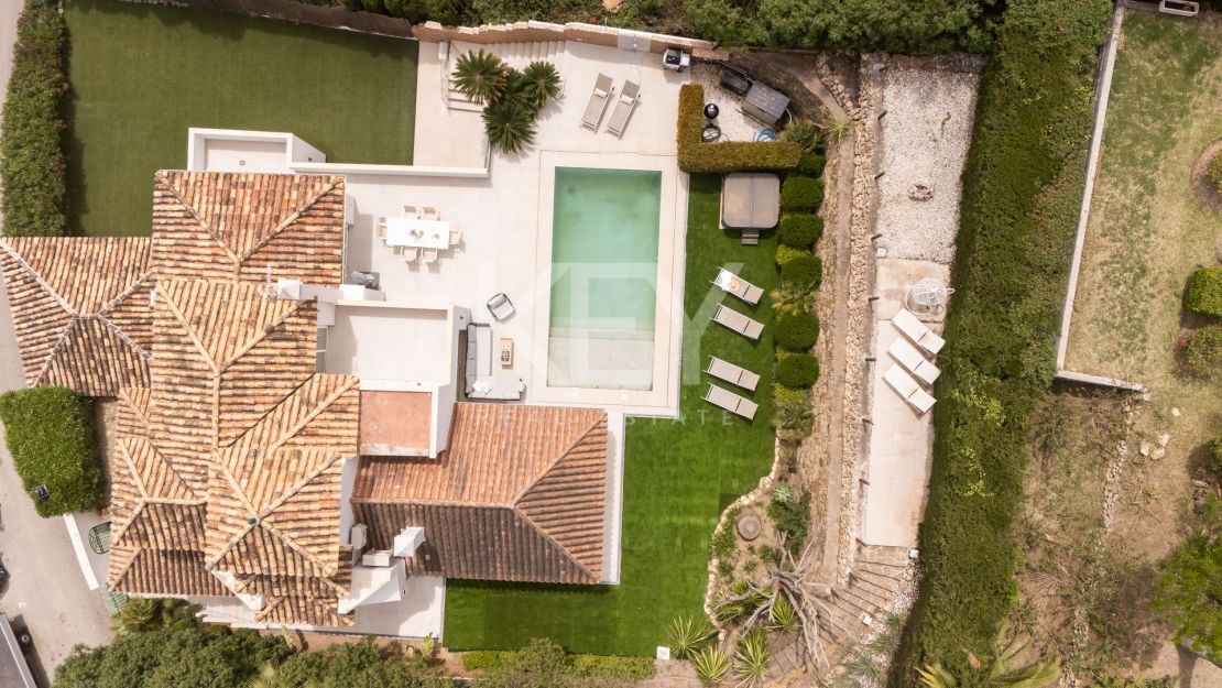 Elegant 5-Bedroom Villa with Sea Views for Sale in Nueva Andalucía, Marbella