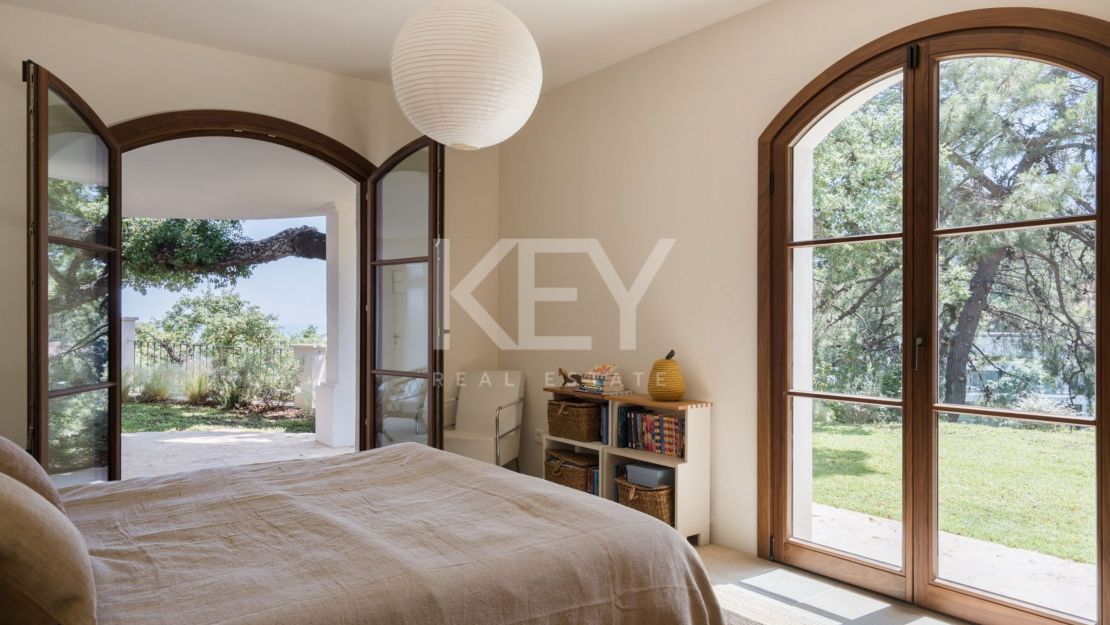 Luxury Villa for Sale in El Madroñal with Panoramic Sea Views