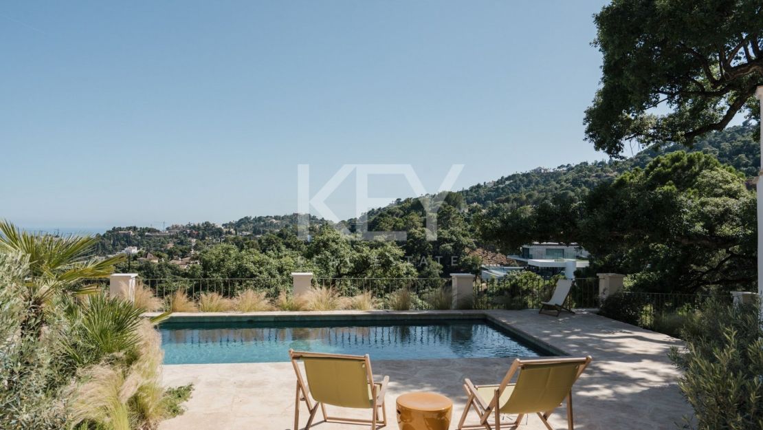 Luxury Villa for Sale in El Madroñal with Panoramic Sea Views