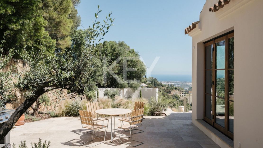 Luxury Villa for Sale in El Madroñal with Panoramic Sea Views