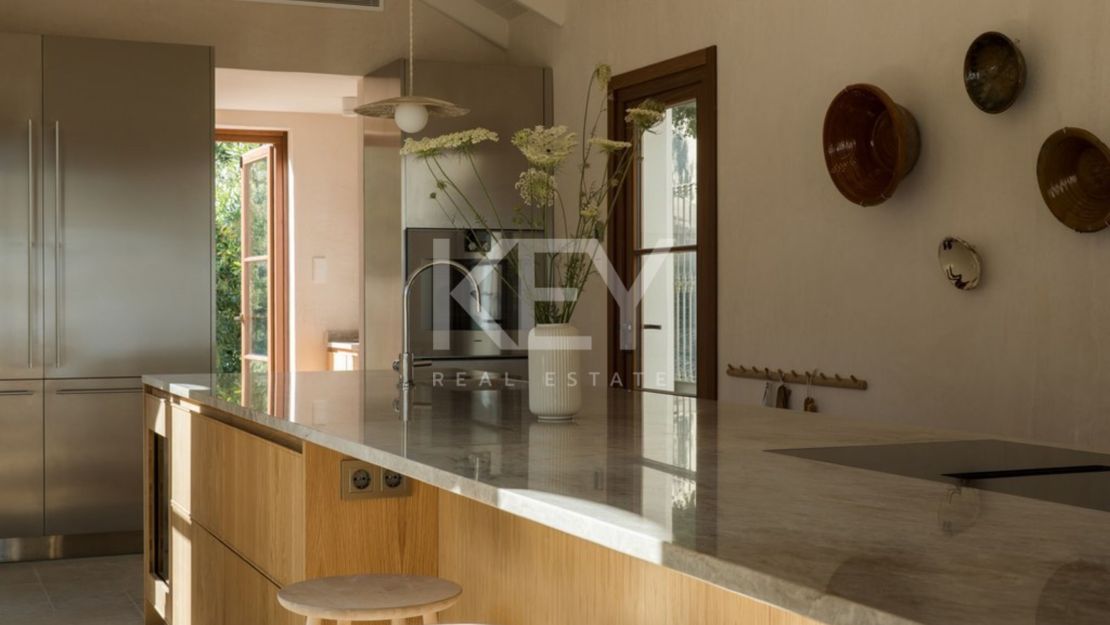 Luxury Villa for Sale in El Madroñal with Panoramic Sea Views
