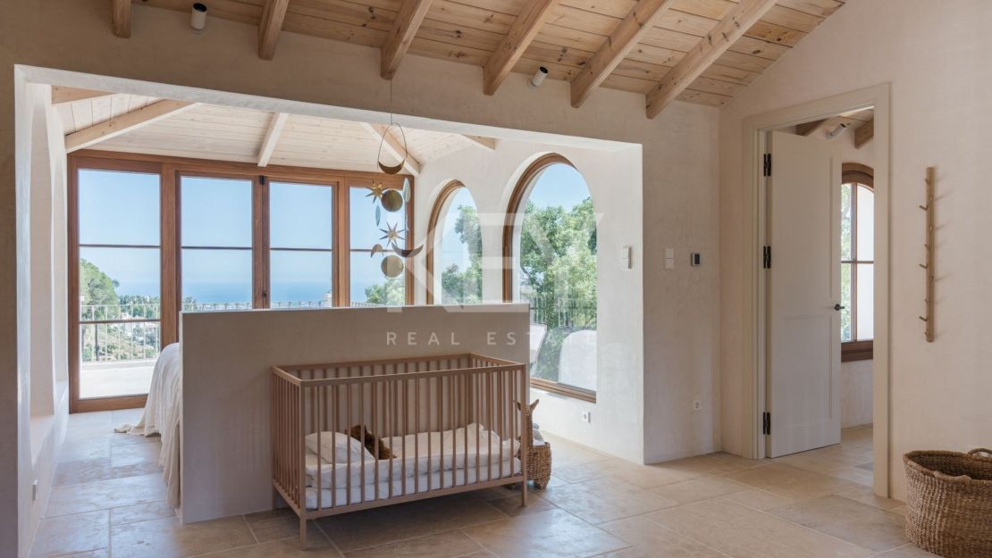 Luxury Villa for Sale in El Madroñal with Panoramic Sea Views