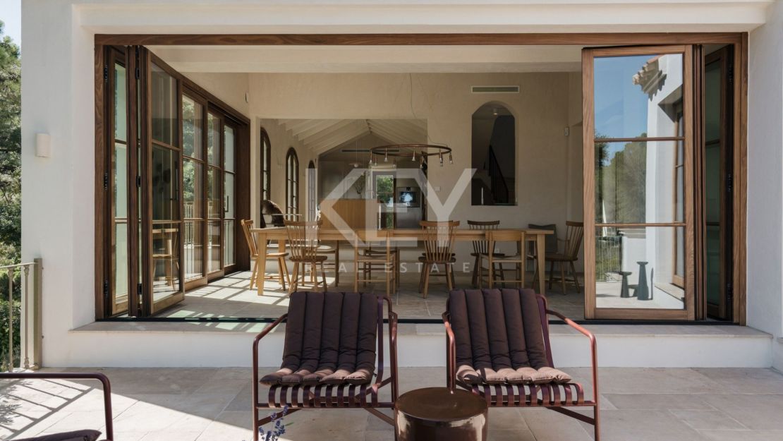 Luxury Villa for Sale in El Madroñal with Panoramic Sea Views