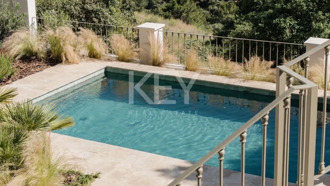Luxury Villa for Sale in El Madroñal with Panoramic Sea Views