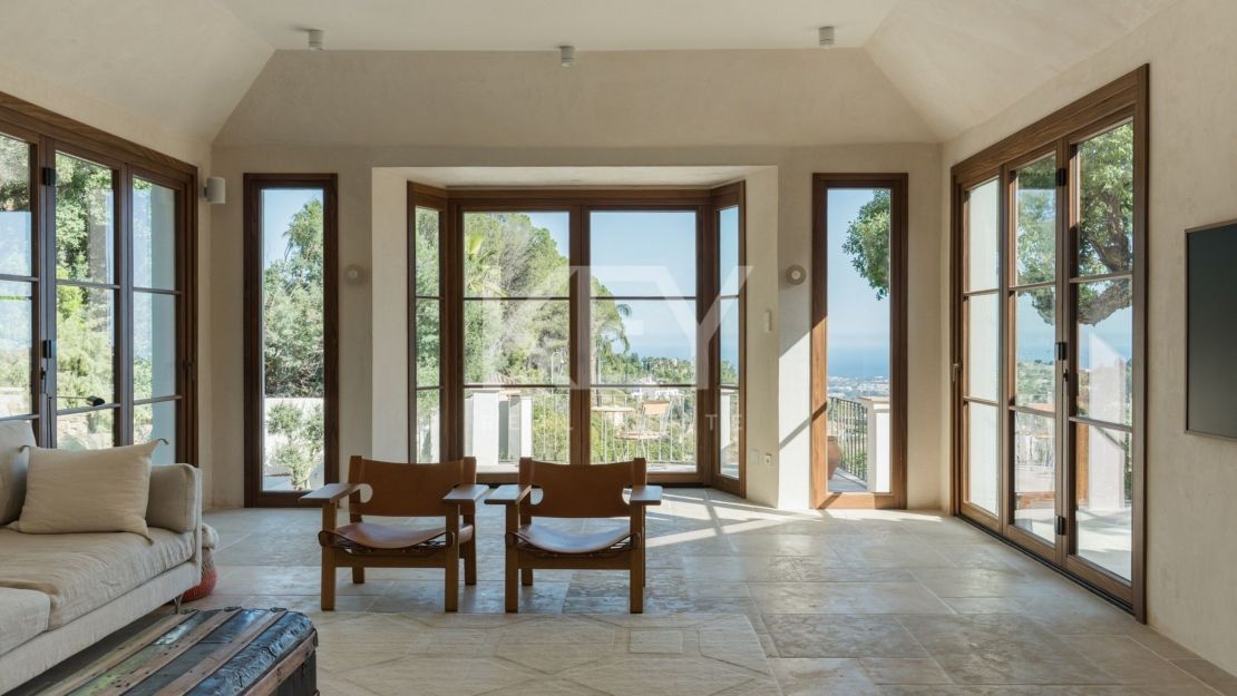 Luxury Villa for Sale in El Madroñal with Panoramic Sea Views