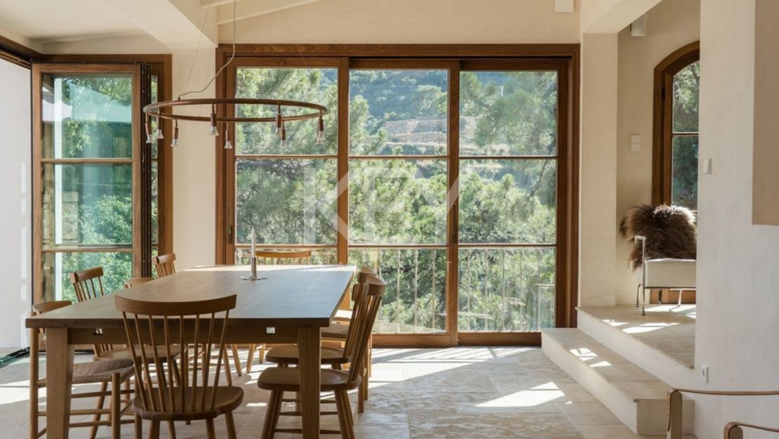Luxury Villa for Sale in El Madroñal with Panoramic Sea Views