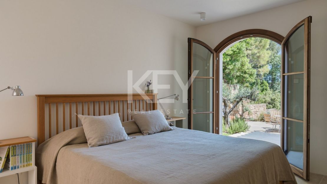 Luxury Villa for Sale in El Madroñal with Panoramic Sea Views