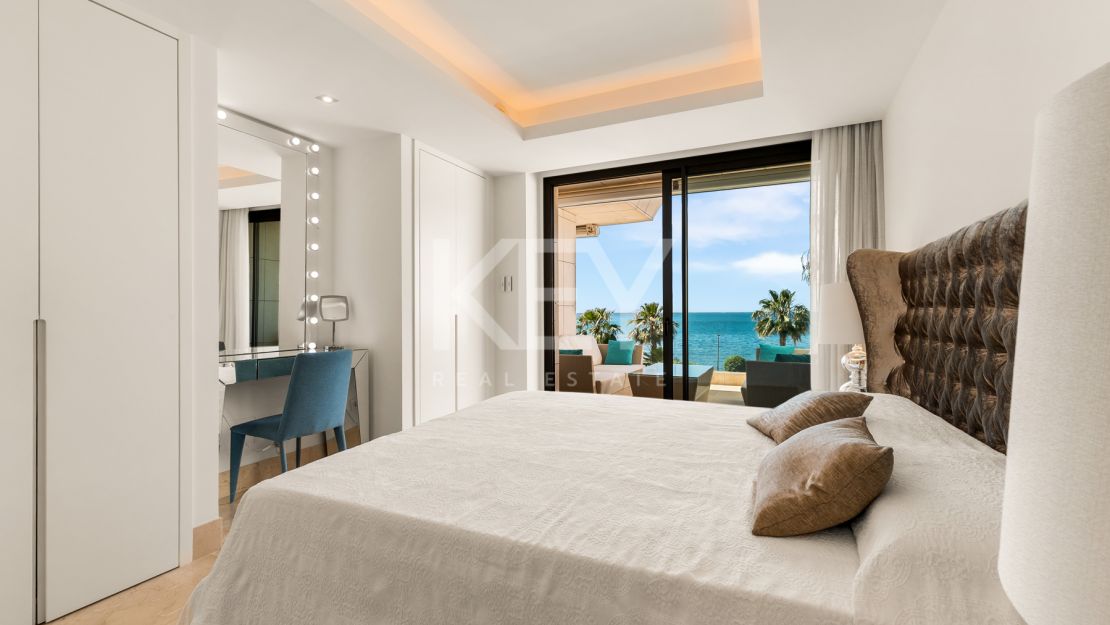 Amazing 4-Bedroom Beachfront Duplex Penthouse for Long-term rent with Open Sea Views in Les Rivages, Estepona