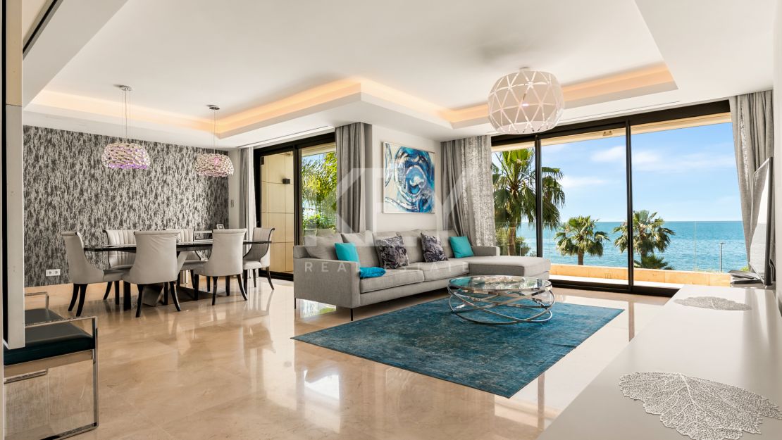 Amazing 4-Bedroom Beachfront Duplex Penthouse for Long-term rent with Open Sea Views in Les Rivages, Estepona