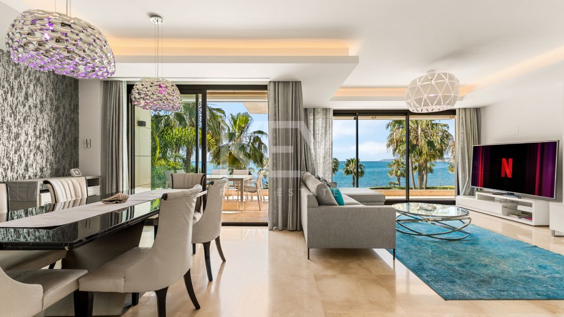 Amazing 4-Bedroom Beachfront Duplex Penthouse for Long-term rent with Open Sea Views in Les Rivages, Estepona