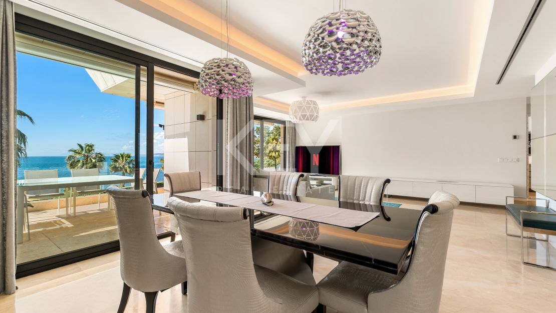 Amazing 4-Bedroom Beachfront Duplex Penthouse for Long-term rent with Open Sea Views in Les Rivages, Estepona