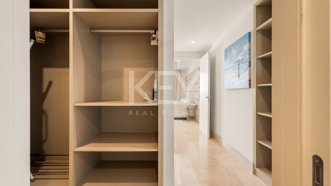 Amazing 4-Bedroom Beachfront Duplex Penthouse for Long-term rent with Open Sea Views in Les Rivages, Estepona