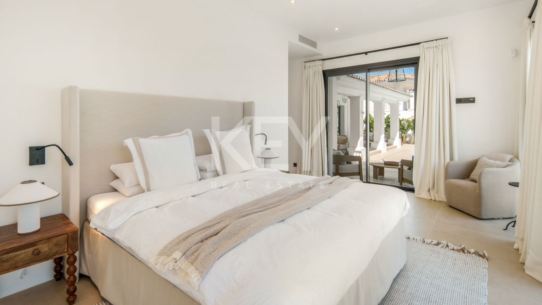 Contemporary villa with panoramic sea views in Benahavís