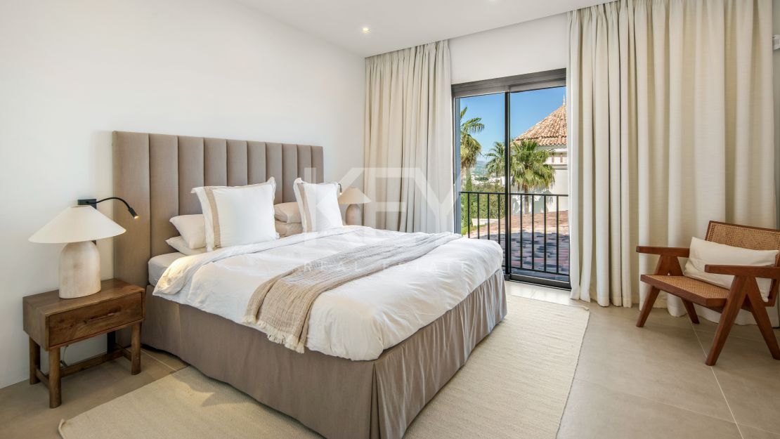 Contemporary villa with panoramic sea views in Benahavís