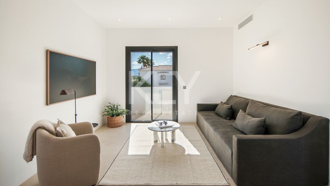 Contemporary villa with panoramic sea views in Benahavís