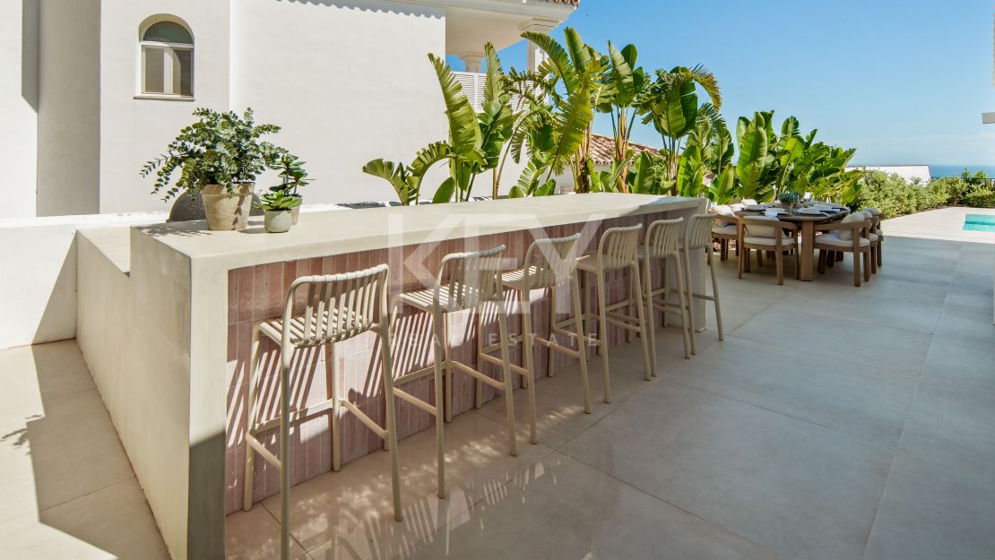 Contemporary villa with panoramic sea views in Benahavís