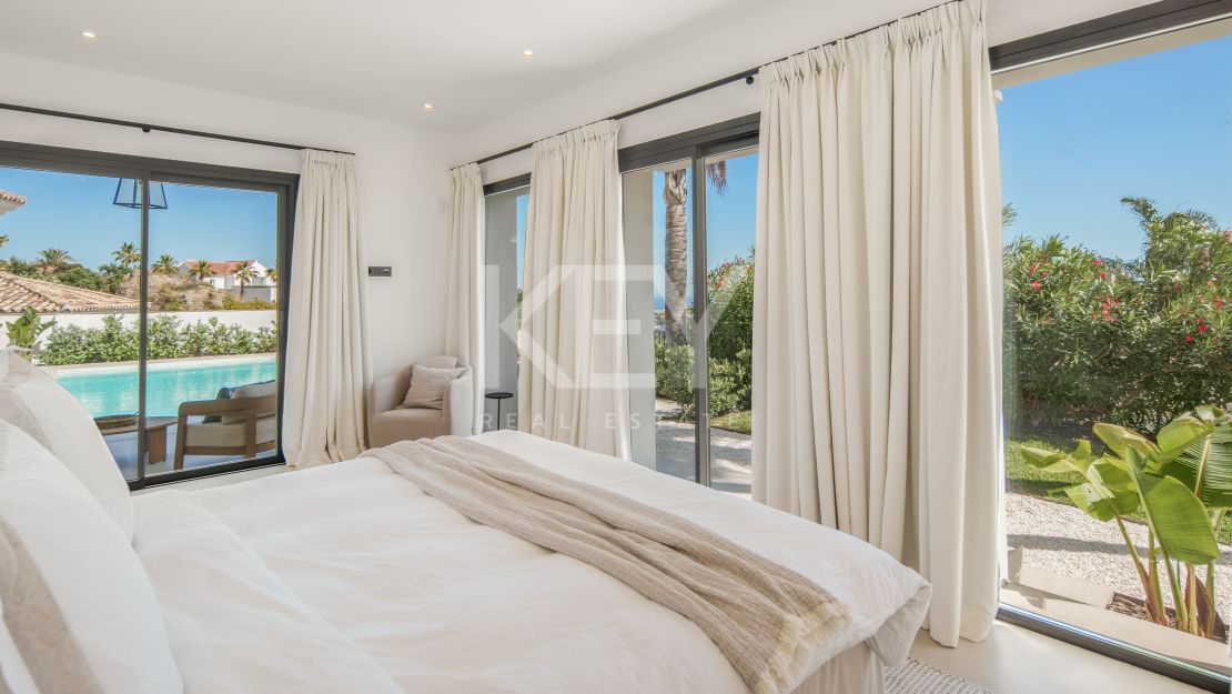 Contemporary villa with panoramic sea views in Benahavís