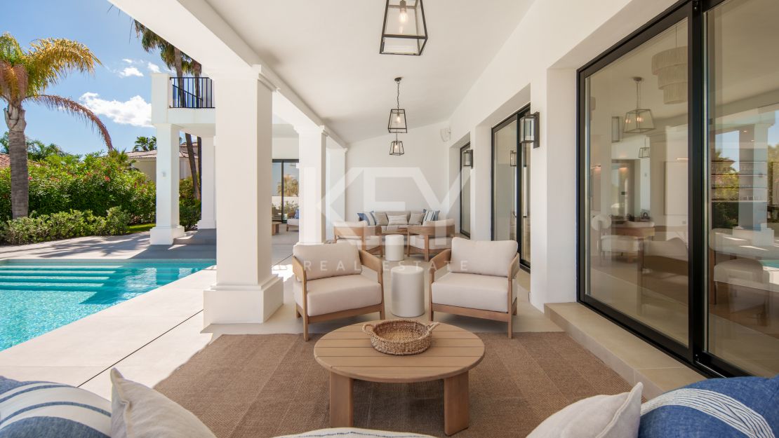 Contemporary villa with panoramic sea views in Benahavís