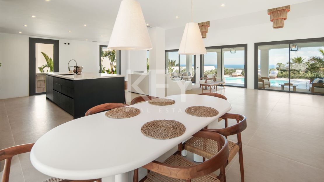 Contemporary villa with panoramic sea views in Benahavís