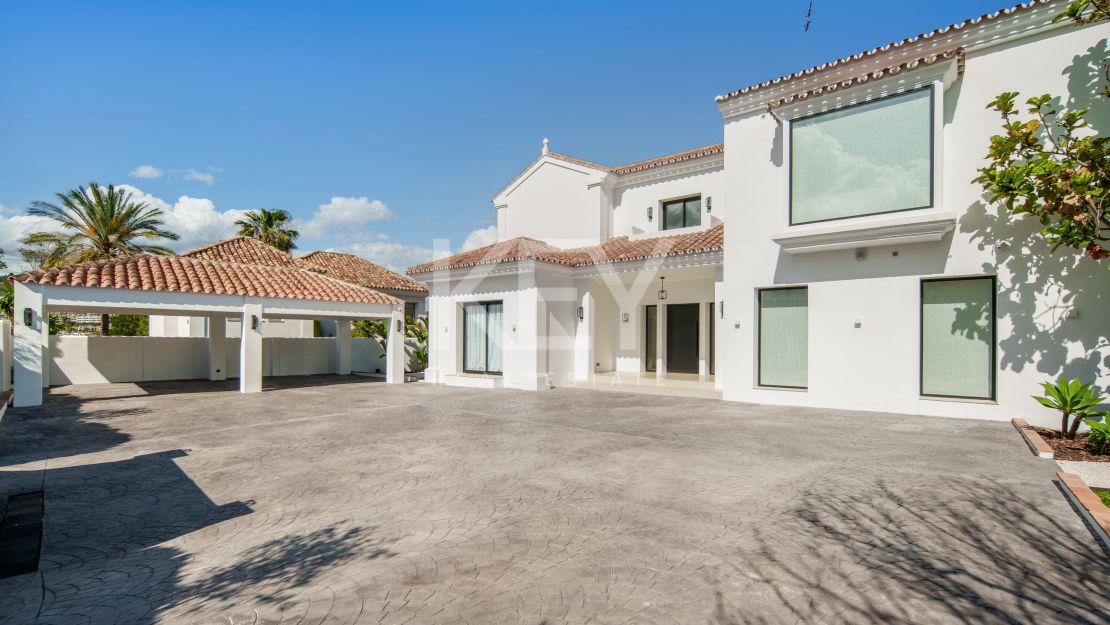 Contemporary villa with panoramic sea views in Benahavís