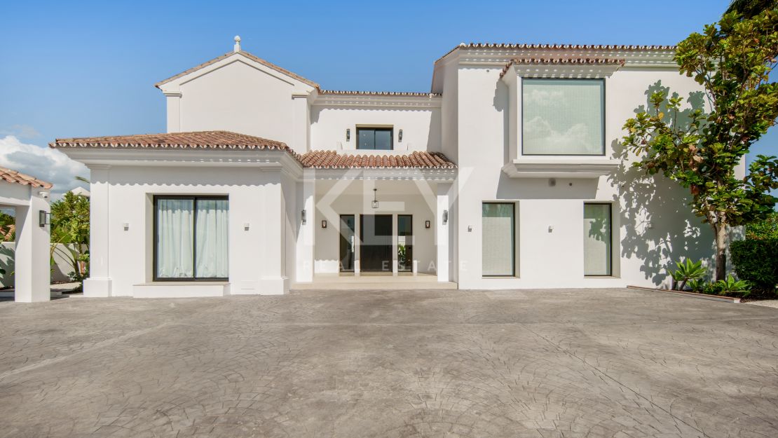 Contemporary villa with panoramic sea views in Benahavís
