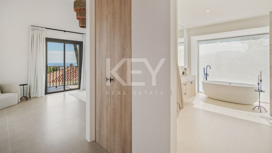 Contemporary villa with panoramic sea views in Benahavís