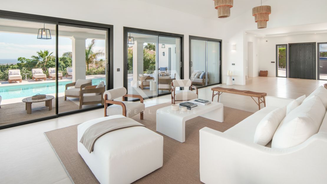 Contemporary villa with panoramic sea views in Benahavís