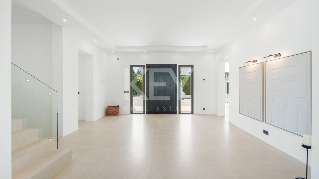 Contemporary villa with panoramic sea views in Benahavís