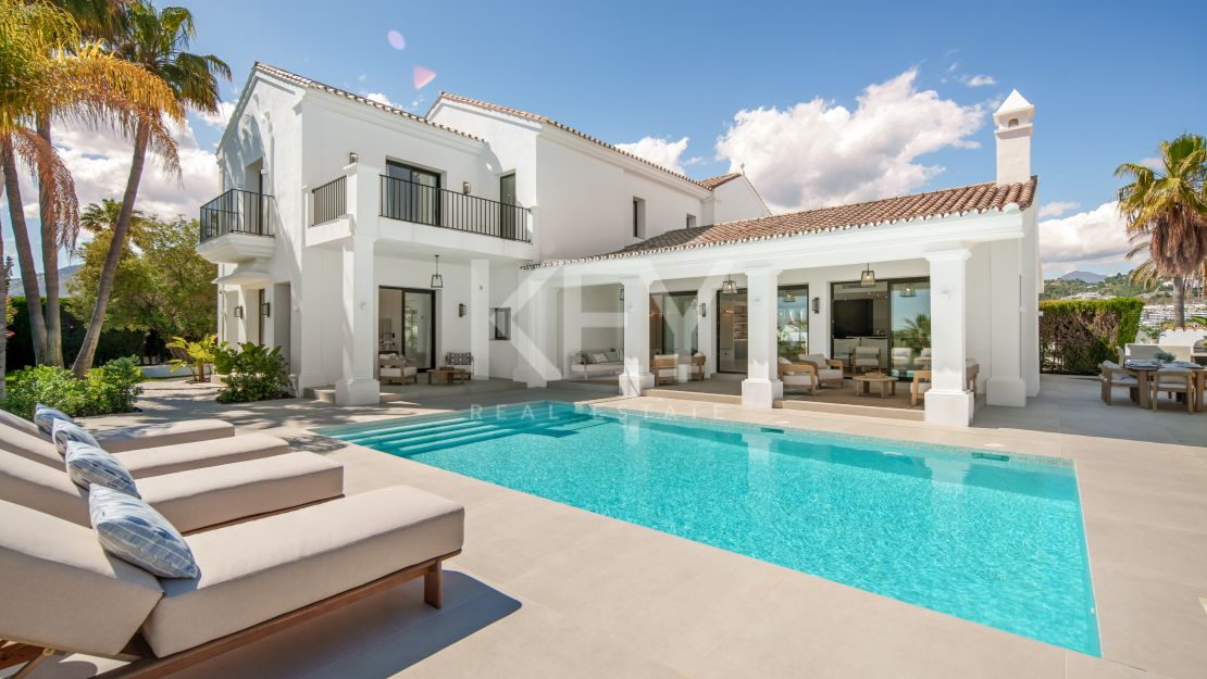 Contemporary villa with panoramic sea views in Benahavís