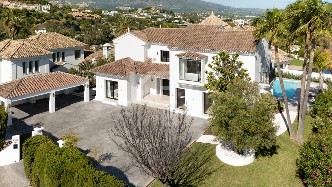 Contemporary villa with panoramic sea views in Benahavís