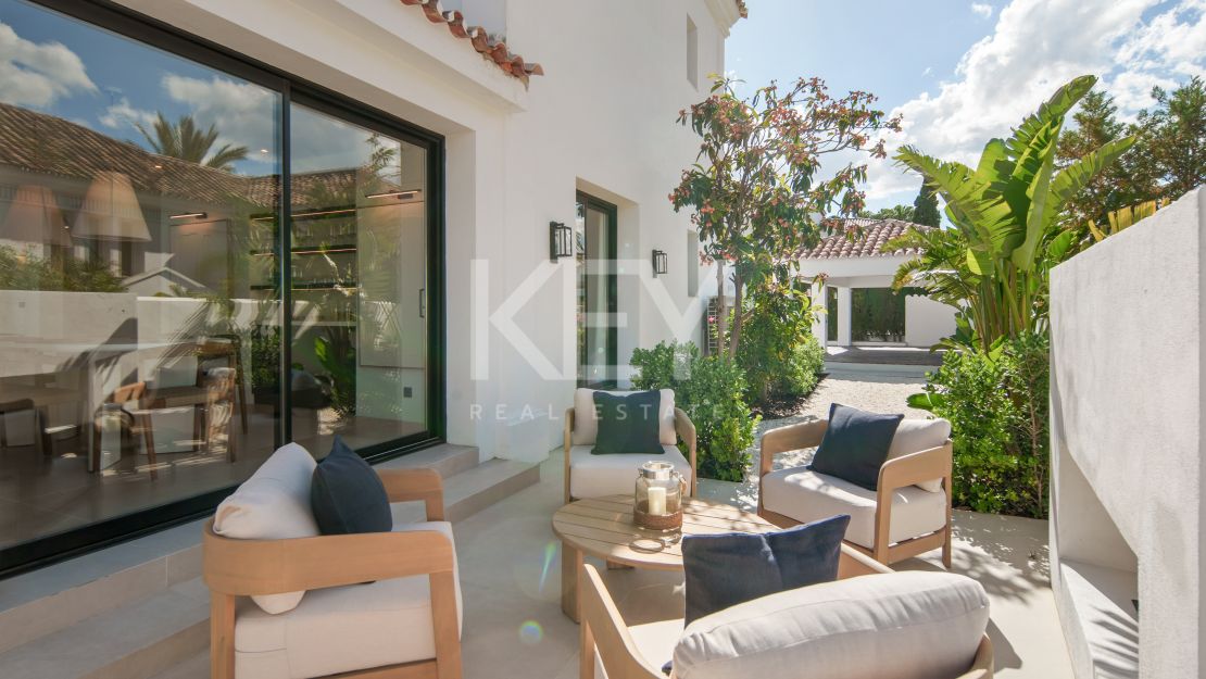 Contemporary villa with panoramic sea views in Benahavís