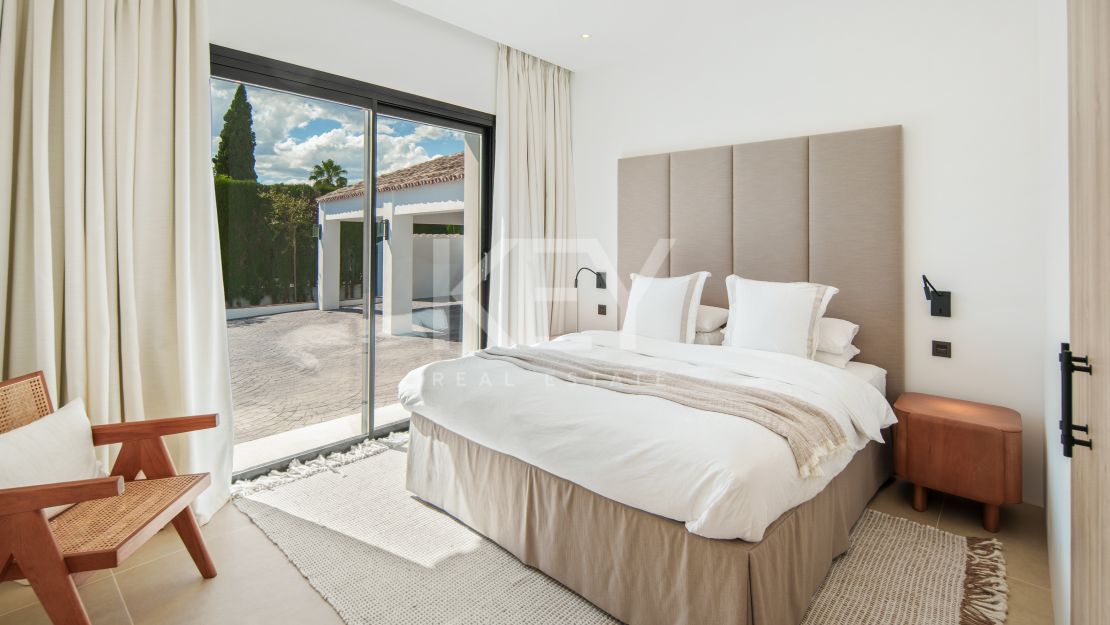Contemporary villa with panoramic sea views in Benahavís