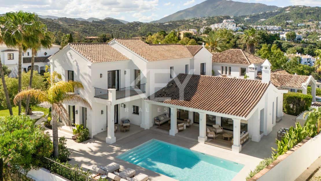 Contemporary villa with panoramic sea views in Benahavís