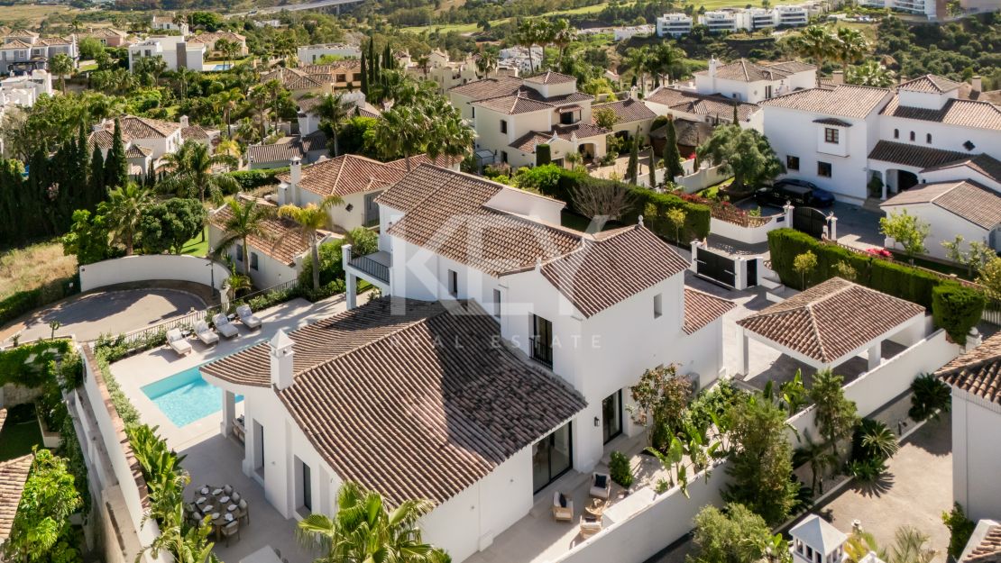Contemporary villa with panoramic sea views in Benahavís