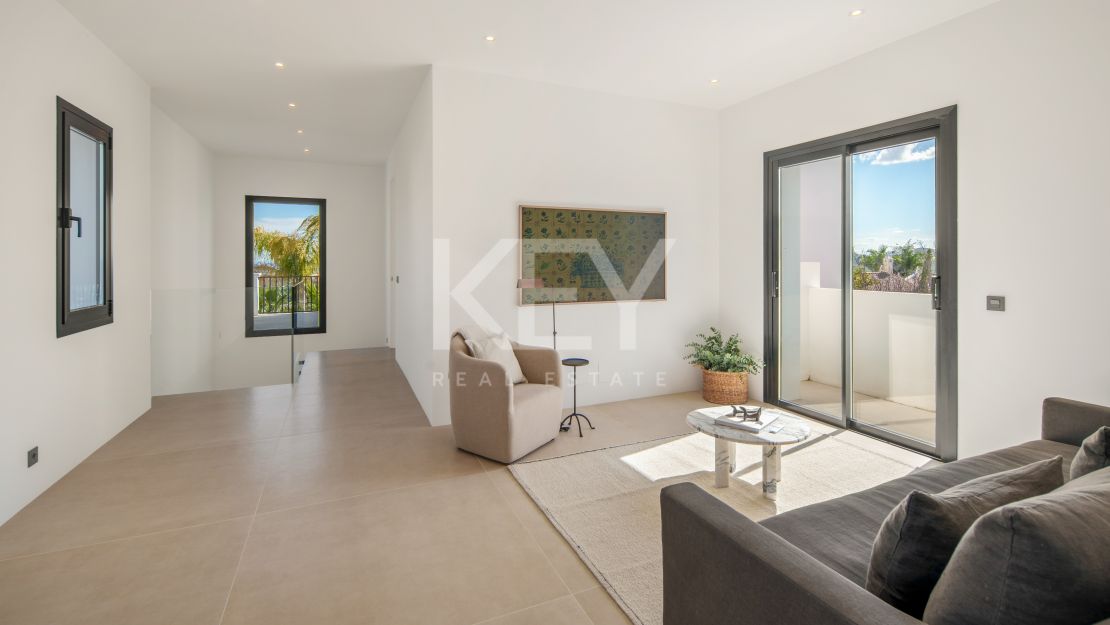Contemporary villa with panoramic sea views in Benahavís