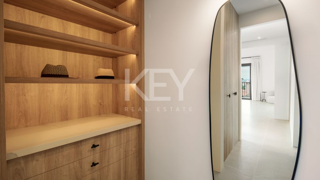 Contemporary villa with panoramic sea views in Benahavís