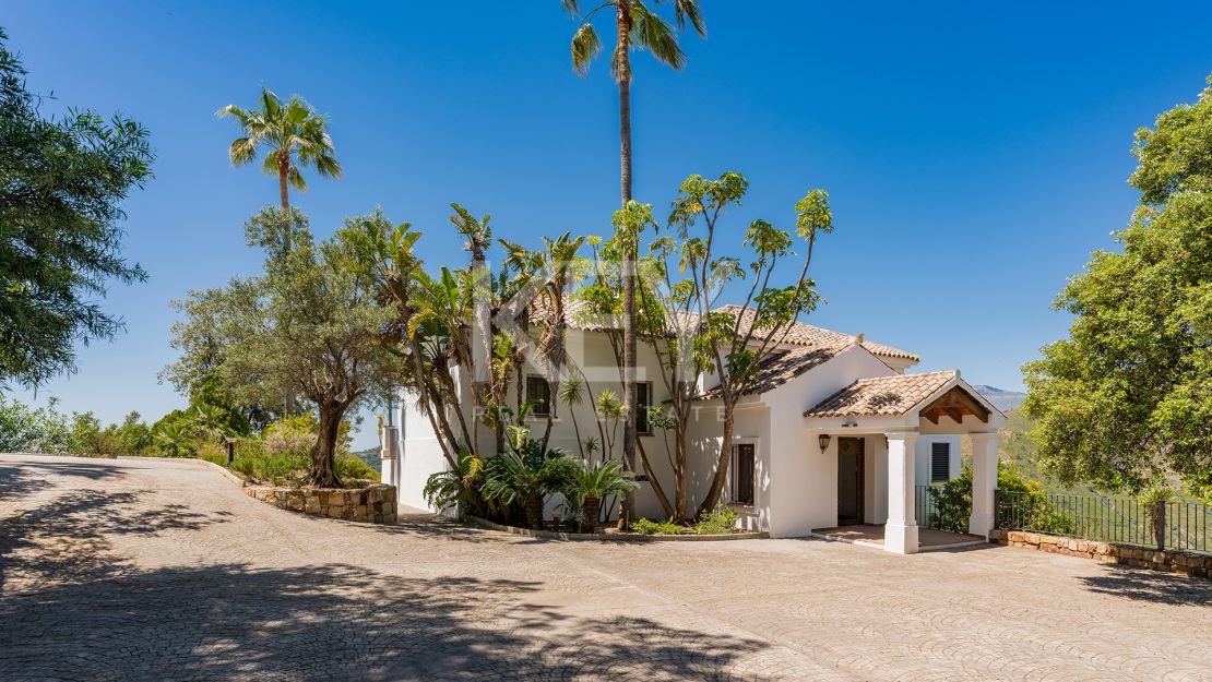 Mediterranean villa with panoramic sea views in Montemayor, Benahavís