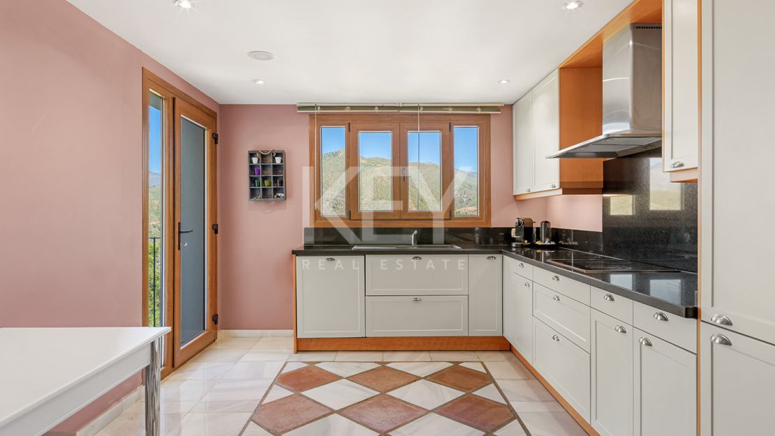 Mediterranean villa with panoramic sea views in Montemayor, Benahavís