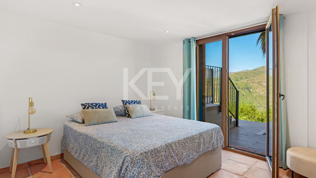 Mediterranean villa with panoramic sea views in Montemayor, Benahavís