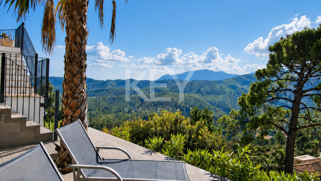 Mediterranean villa with panoramic sea views in Montemayor, Benahavís