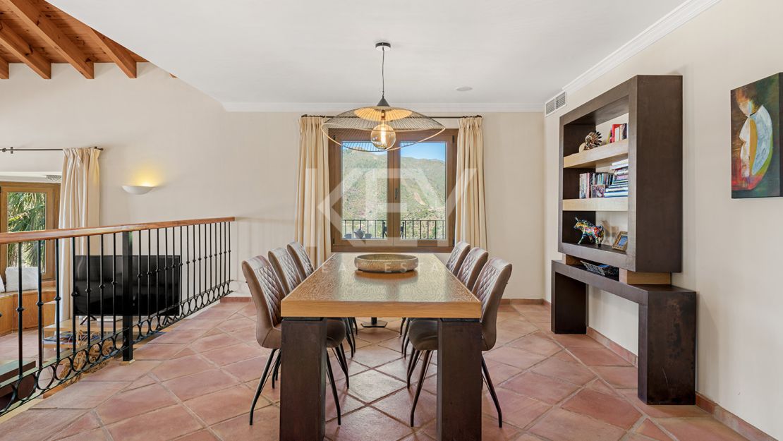 Mediterranean villa with panoramic sea views in Montemayor, Benahavís