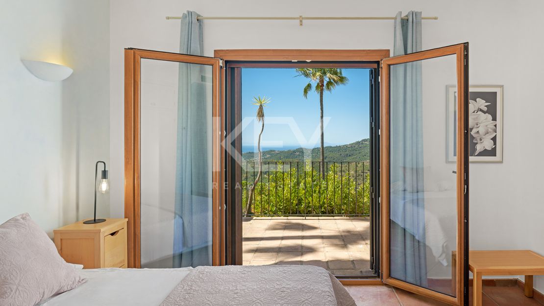 Mediterranean villa with panoramic sea views in Montemayor, Benahavís