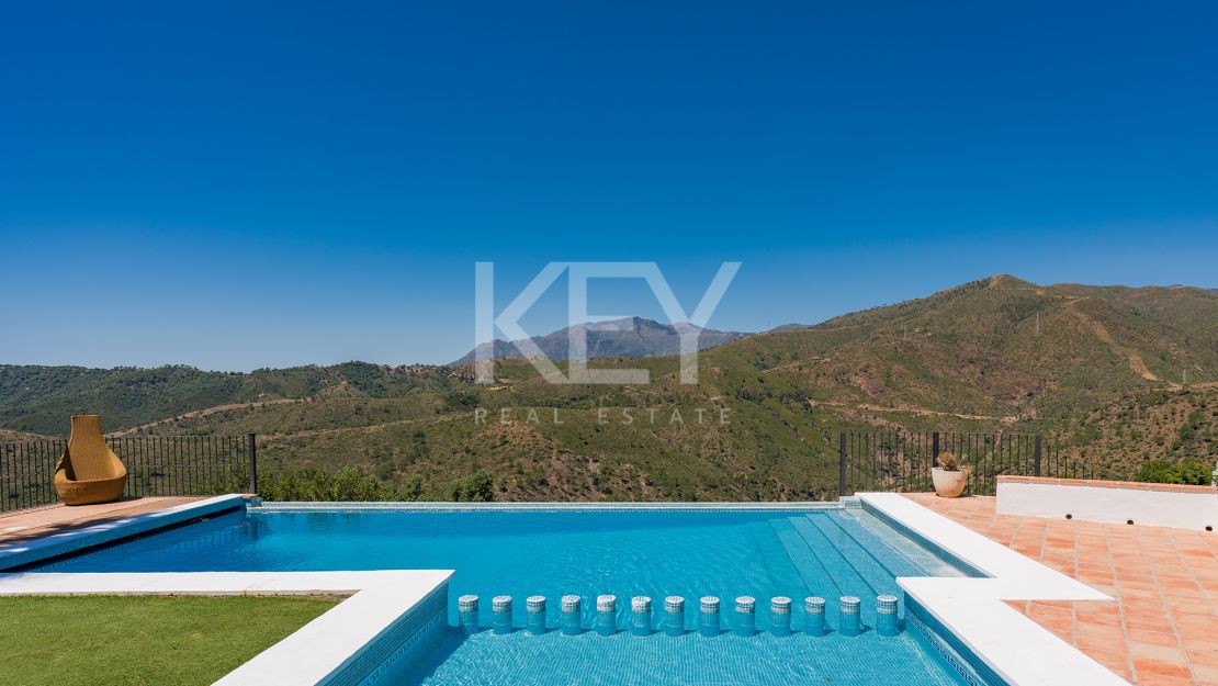 Mediterranean villa with panoramic sea views in Montemayor, Benahavís