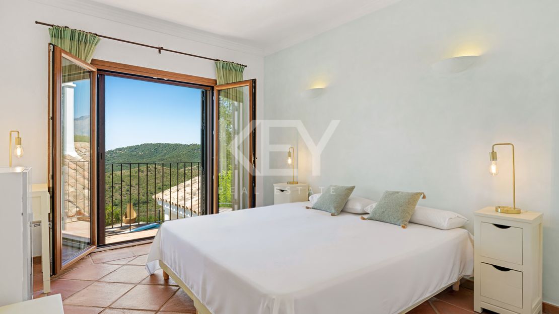 Mediterranean villa with panoramic sea views in Montemayor, Benahavís