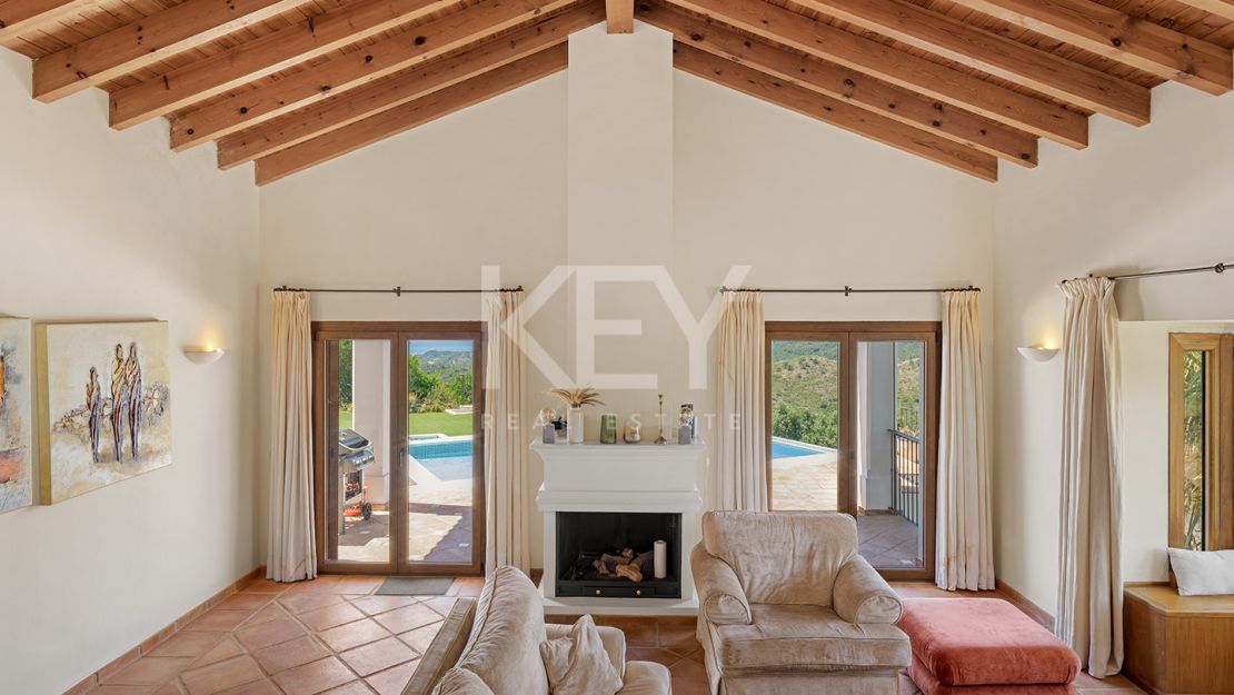Mediterranean villa with panoramic sea views in Montemayor, Benahavís