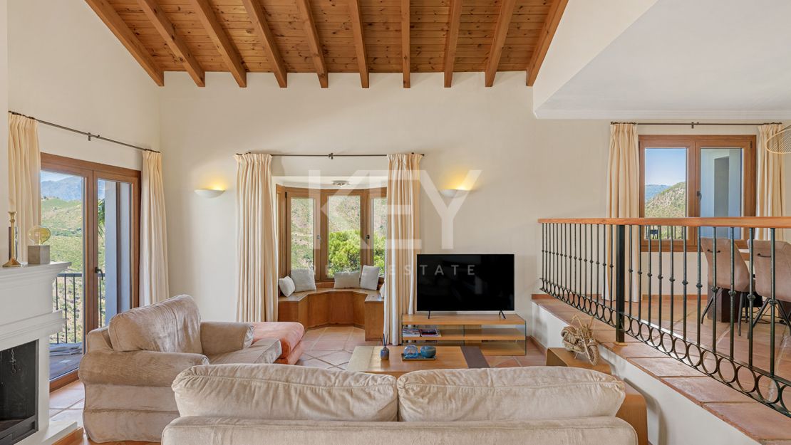 Mediterranean villa with panoramic sea views in Montemayor, Benahavís